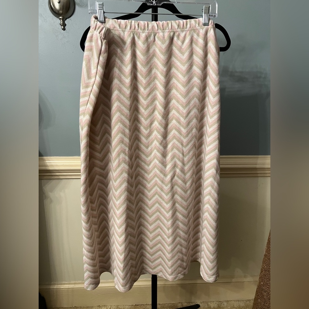 Nina Leonard Pink and White Chevron Maxi Skirt‎ pink tan knit